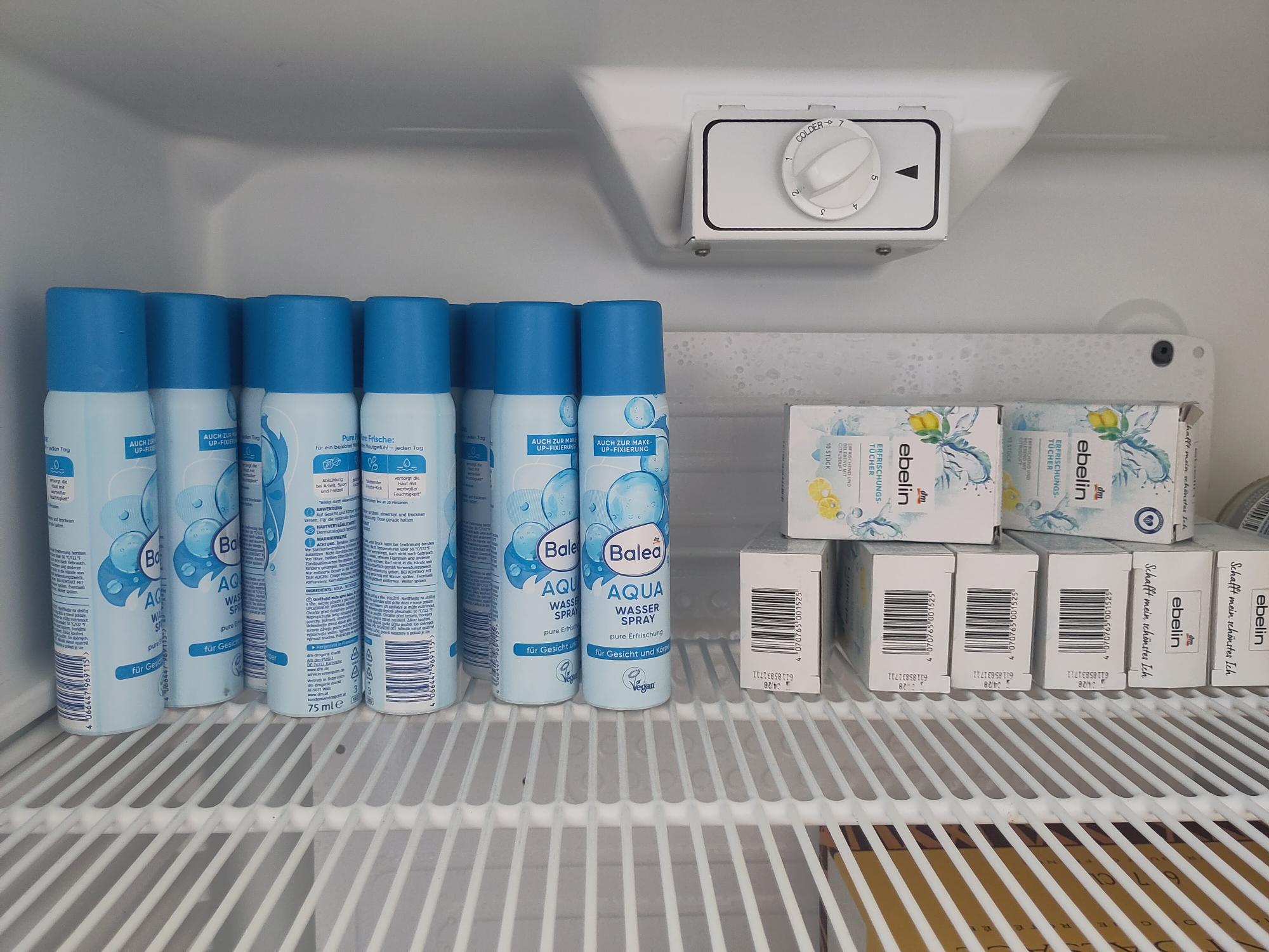 Erfrischungssprays_und_Tuecher_im_Kuehlschrank.jpg