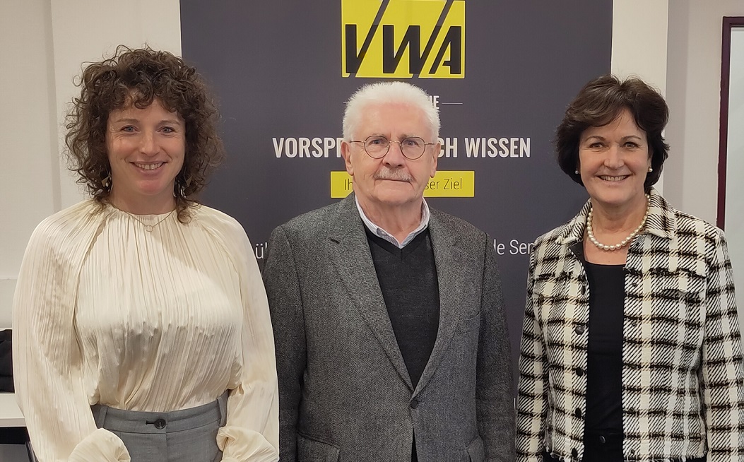 Das Bild zeigt GF Tilebein, Herr Dr. Kühner und die neue PräsidentinFrau Mergen